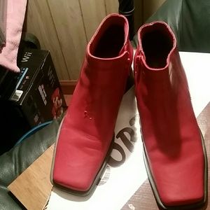 Red ankle boota